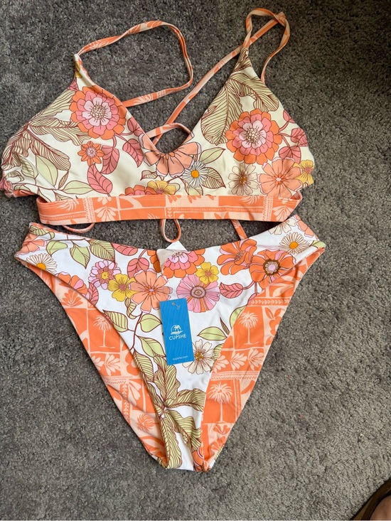 Cupshe Other - Cupshe Coral & White Tropical Print Bikini Set